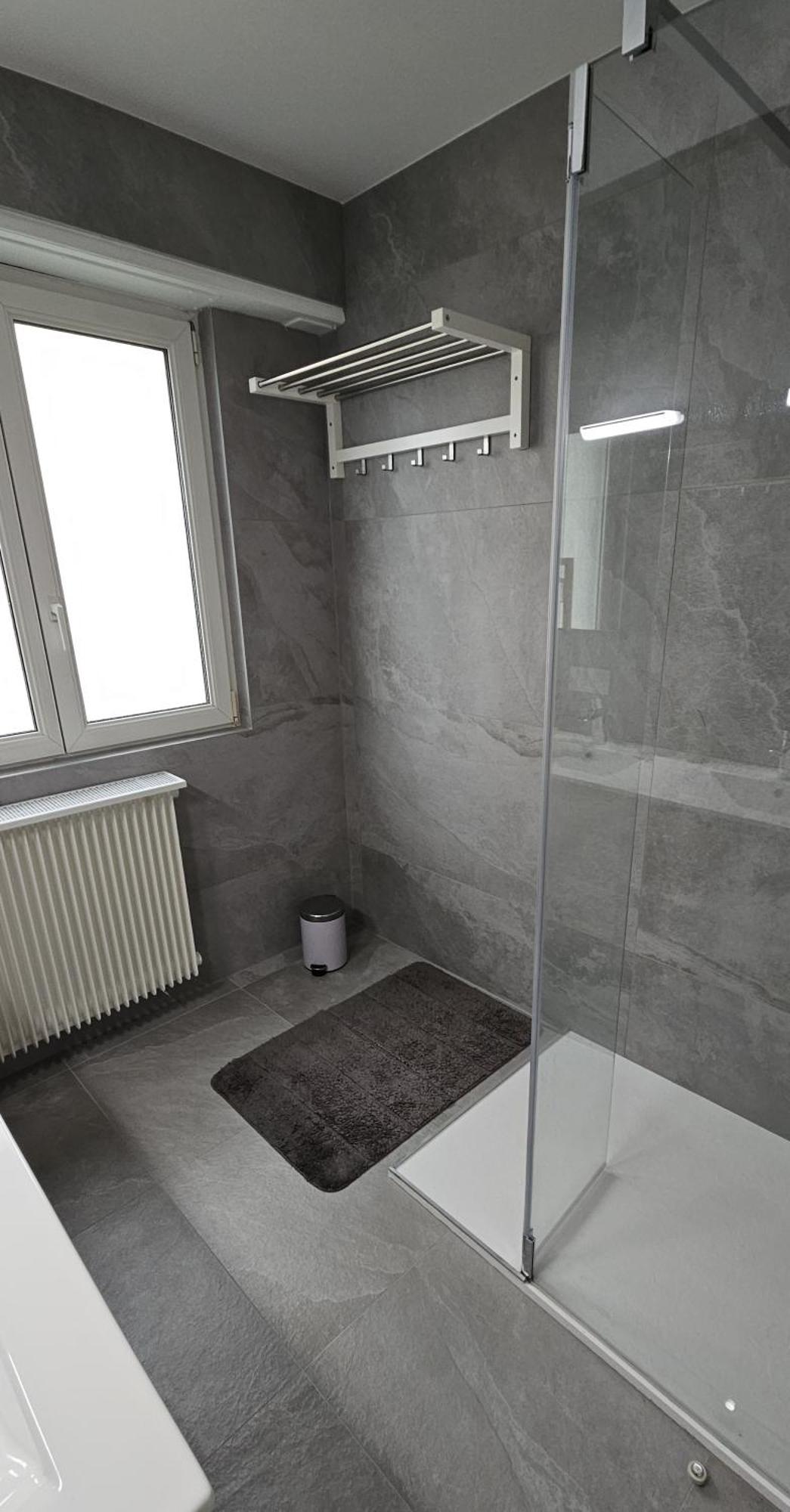 Superbe Refait A Neuf 3 Et Double Parking Straatsburg